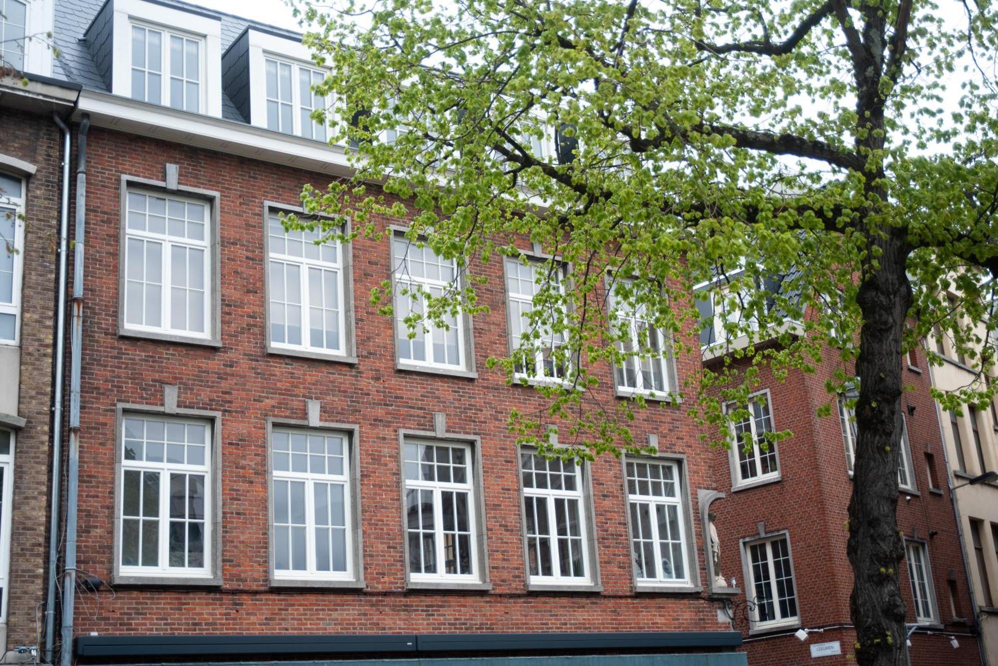 Light And Airy On Top Location - Industria In Historical Center